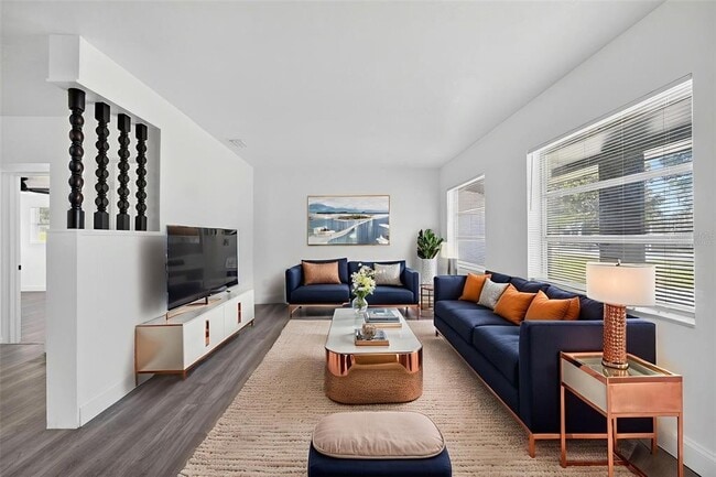 Building Photo - 3034 Touraine Ave