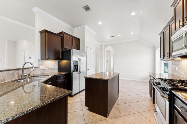 Building Photo - 2043 Plum Rose Ln