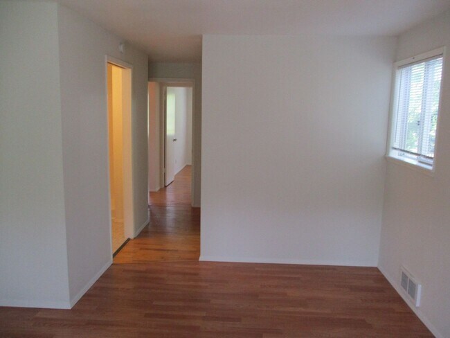 Building Photo - 3 Bedroom Rambler in Downtown Gig Harbor