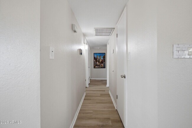 Building Photo - 2329 E Concorda Dr