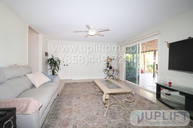 Building Photo - Spacious 4-Bed, 3-Bath Home with Unique Fe...