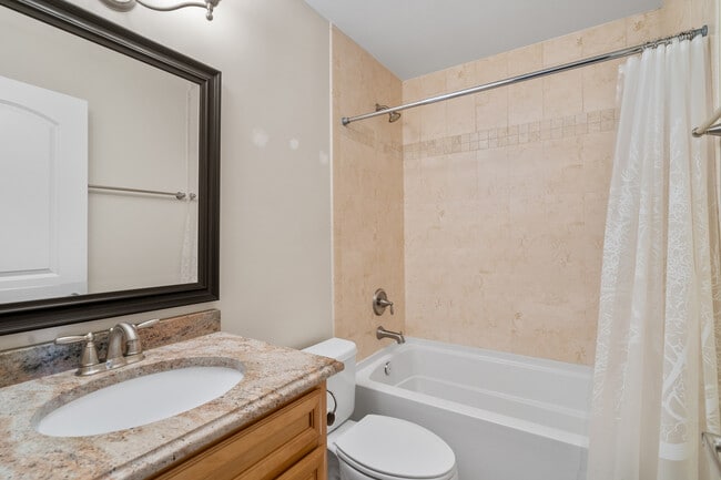 Building Photo - 1509 Lake Ridge Ct