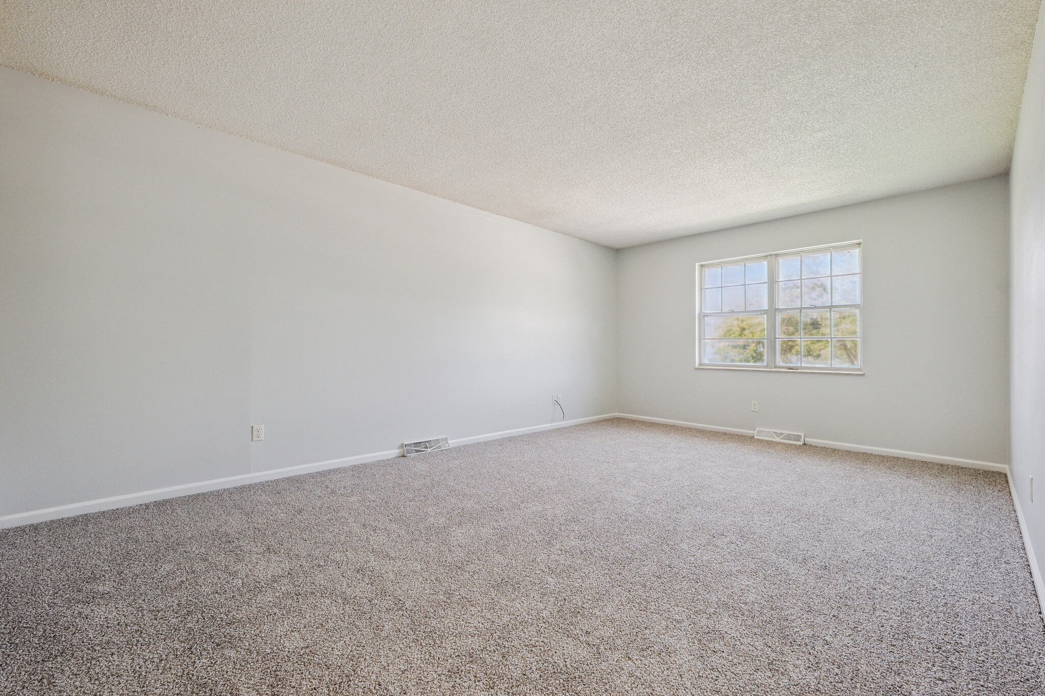 Building Photo - 16713 Bel Ray Blvd