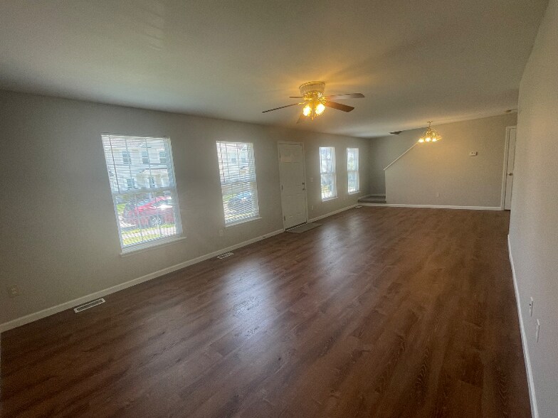 Building Photo - 125 Sophie Ln