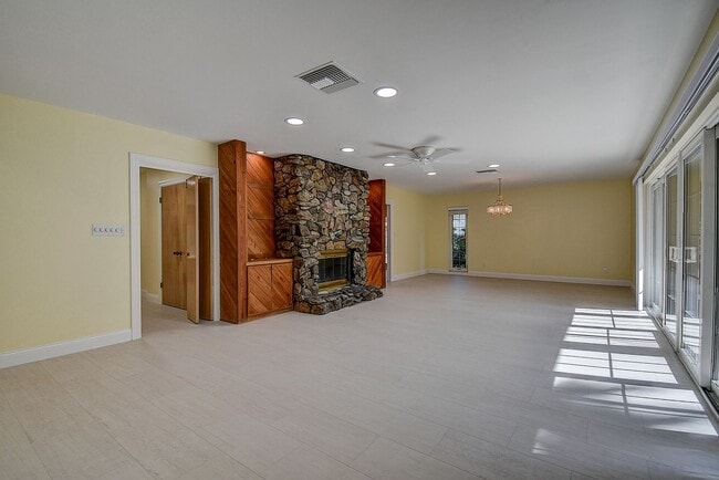Building Photo - 1247 Monticello Blvd N