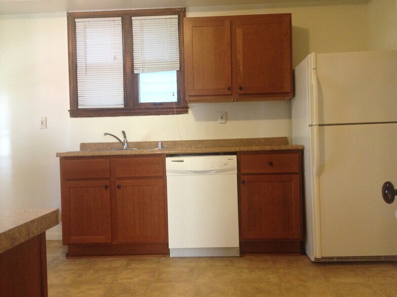 Building Photo - 2570 N Newhall St