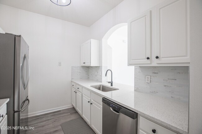 Building Photo - 7990 Baymeadows Rd