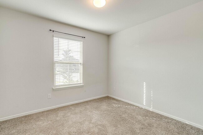 Building Photo - Nice 3 Bed, 2 Bath House in Creekside Esta...