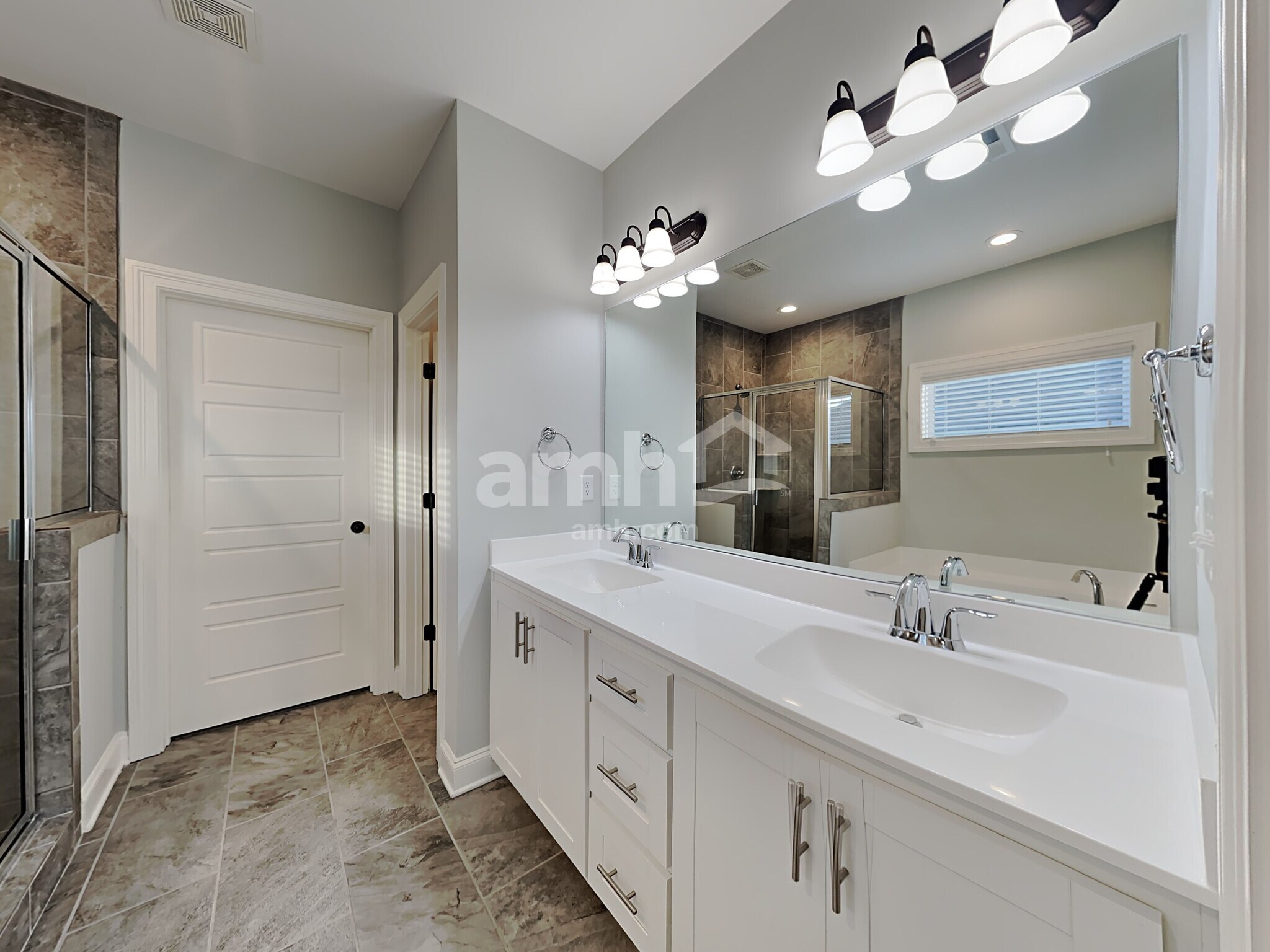 Building Photo - 4231 Vineyard Dr