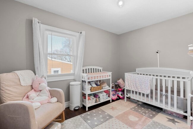 Building Photo - 27 Strathmore Rd