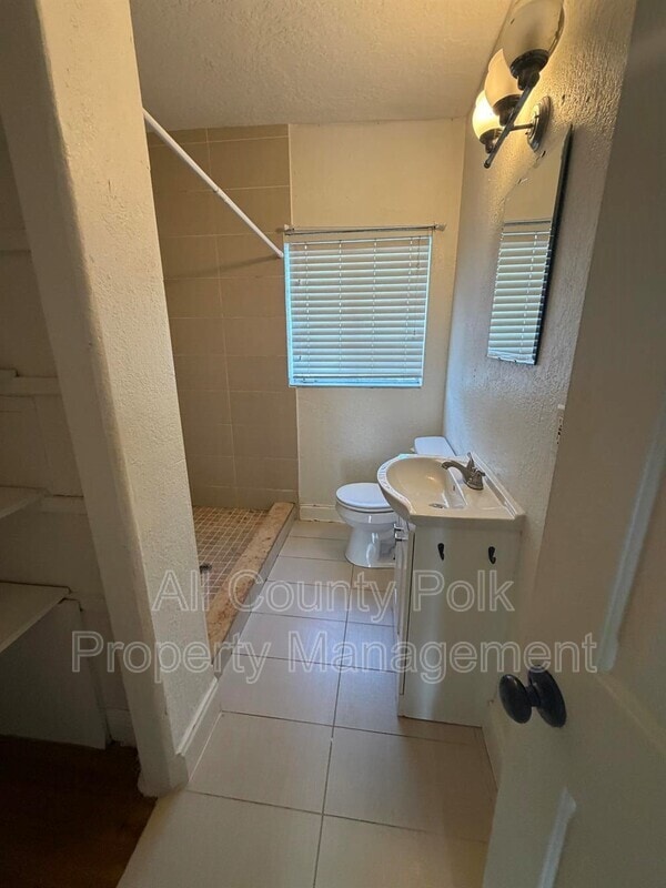 Building Photo - 2700 Homer Cir