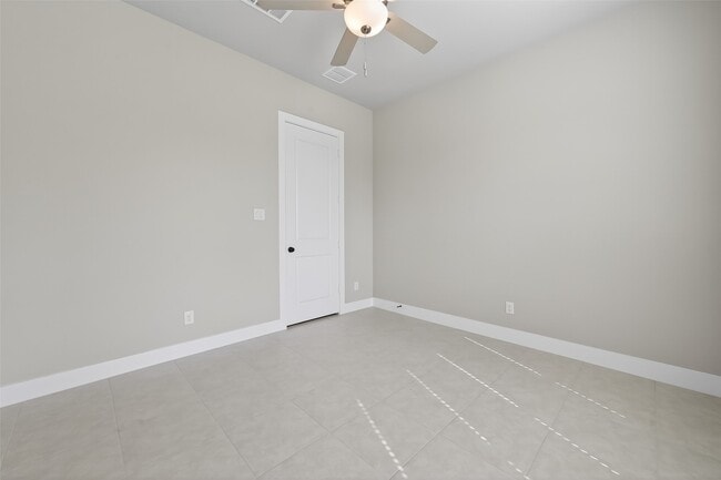 Building Photo - 2022 Serene Spgs Dr