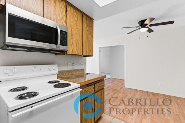 Building Photo - 1BD/1BA Private Balcony + Utilities Included | Prime Black Mountain Location