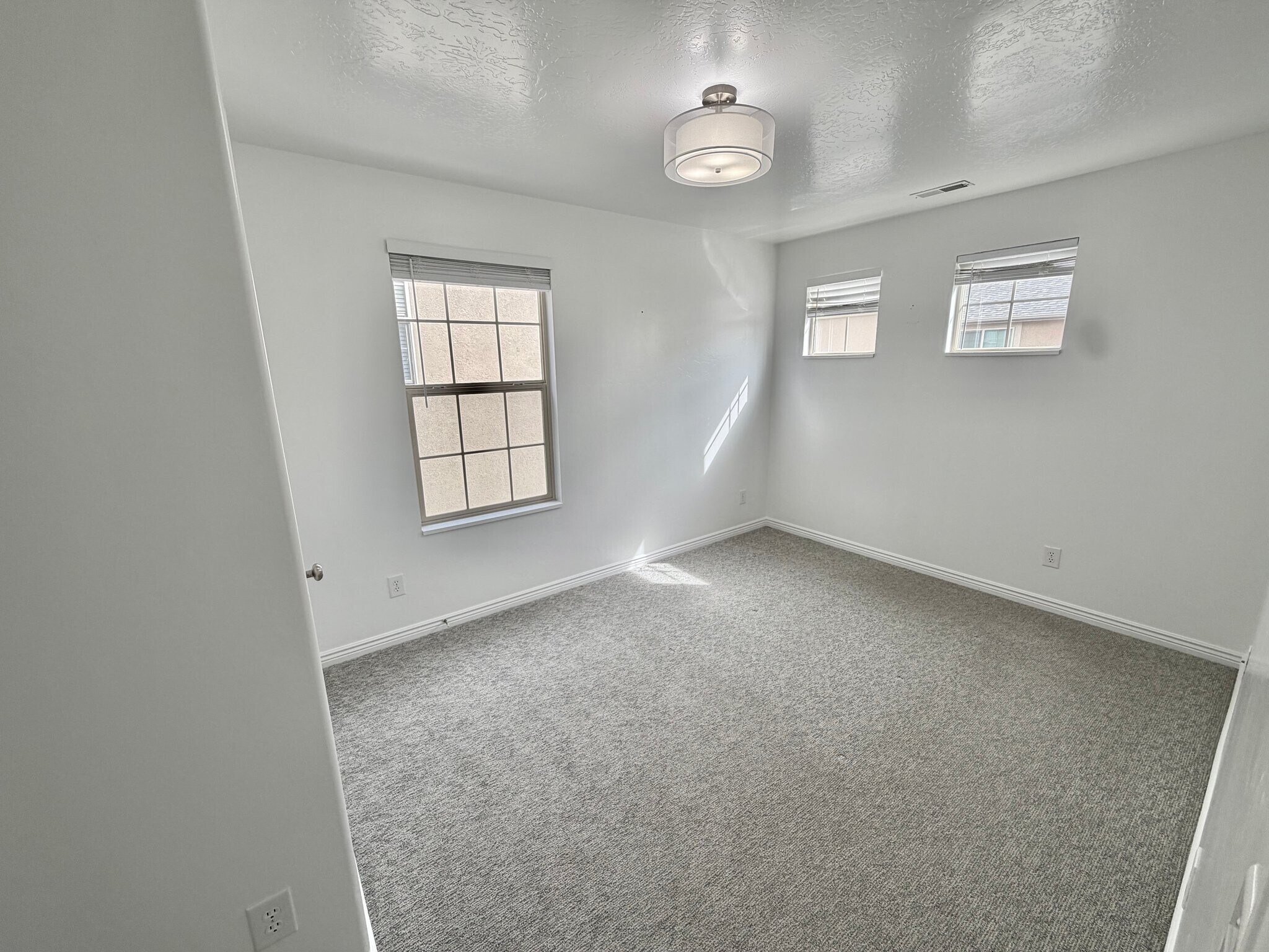 Building Photo - 1721 Willow Way