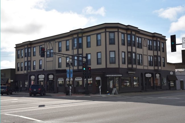Primary Photo - Pokegama Hotel Building