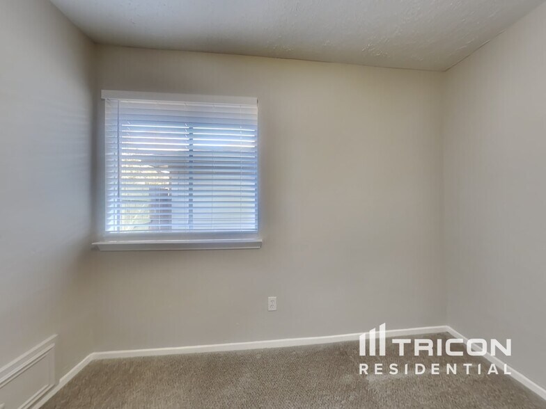 Building Photo - 4700 Greenwood Dr