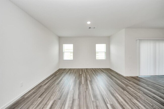 Building Photo - 10302 Florance Spring Dr