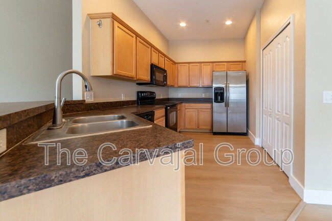 Building Photo - 6646 S Goldenrod Rd