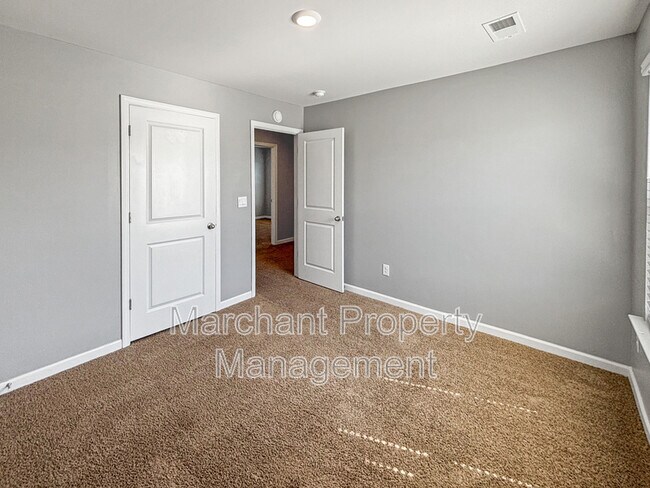 Building Photo - 106 Green Oak Dr