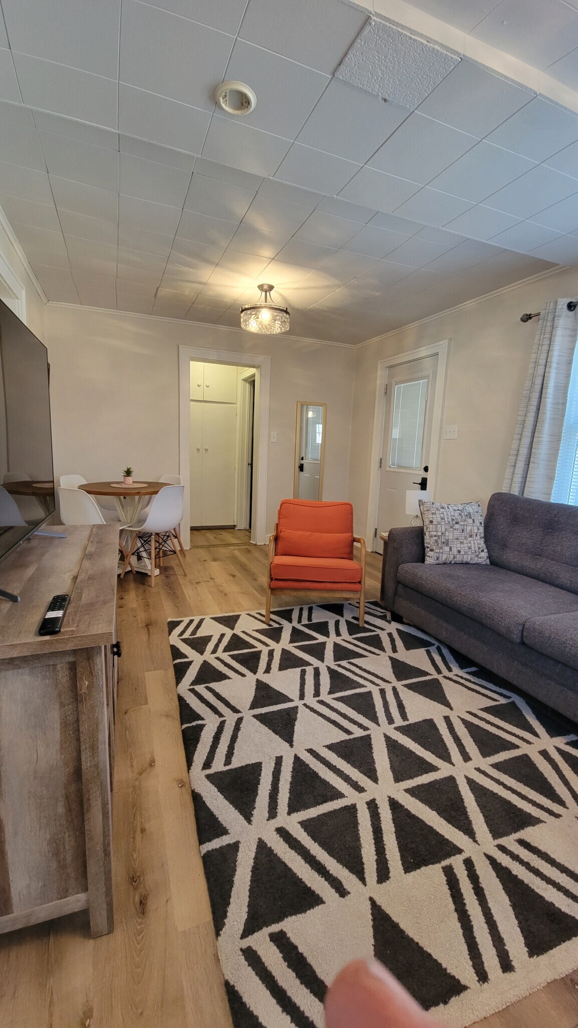 Building Photo - 922 6th St