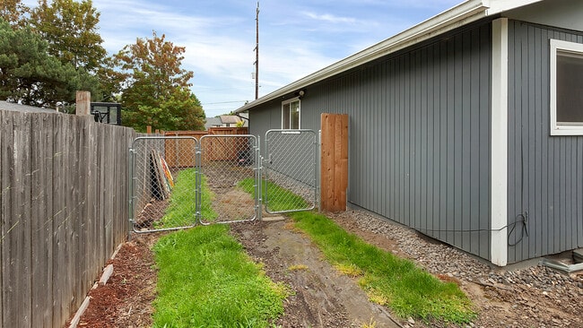 Building Photo - 9005 N Peninsular Ave