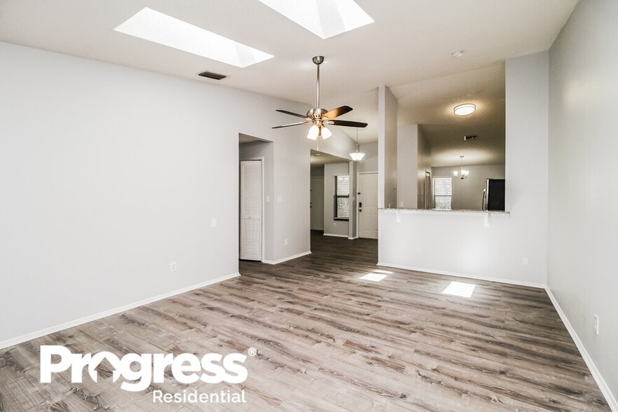 Building Photo - 1055 Alpug Ave