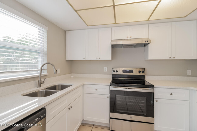 Building Photo - 2495 E Sherwood Cir