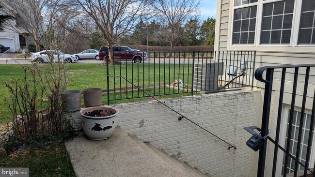 Building Photo - 6721 Sycamore Park Dr