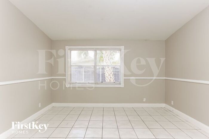 Building Photo - 1290 SW 28th Ave