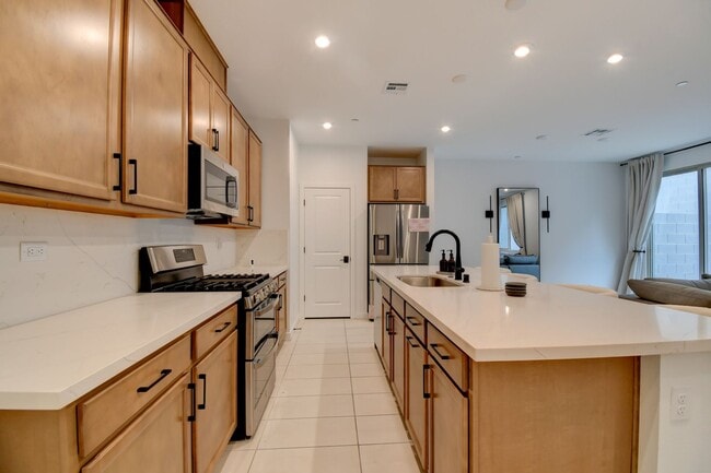 Building Photo - Stunning and Modern Townhome in Skye Canyon