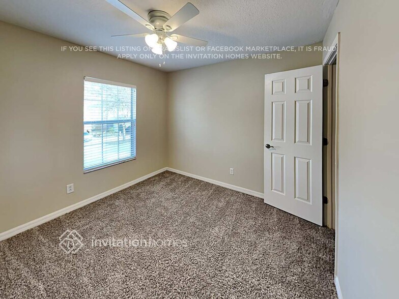 Building Photo - 11041 Golden Silence Dr