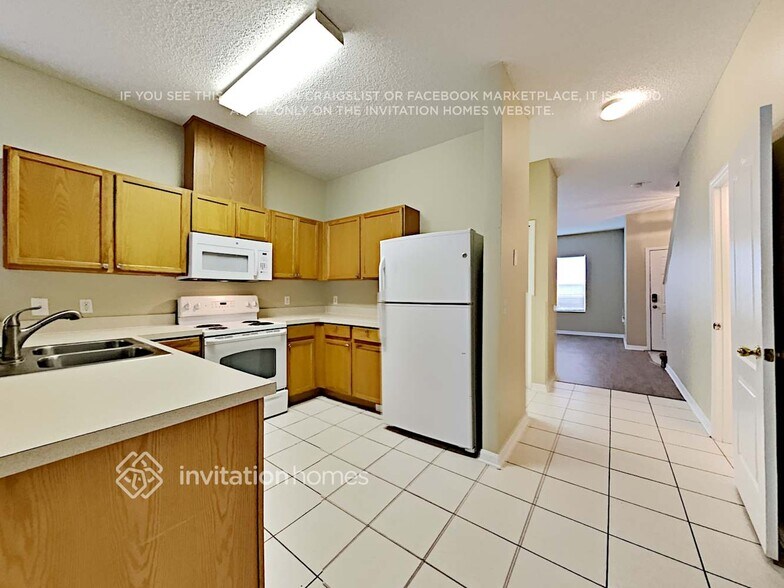 Building Photo - 5731 Vista Linda Dr