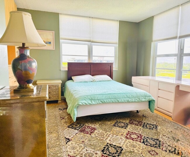 Building Photo - 3051 N Course Dr