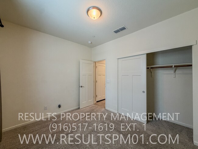 Building Photo - Beautiful Roseville 4 Bedroom Home