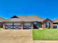 Building Photo - Gorgeous 4 Bed 2 Bath In Edmond