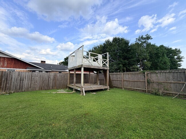 Building Photo - 1017 Westbury Dr