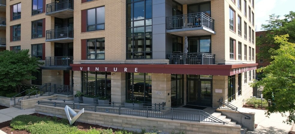 Building Photo - Venture Luxury High Rise