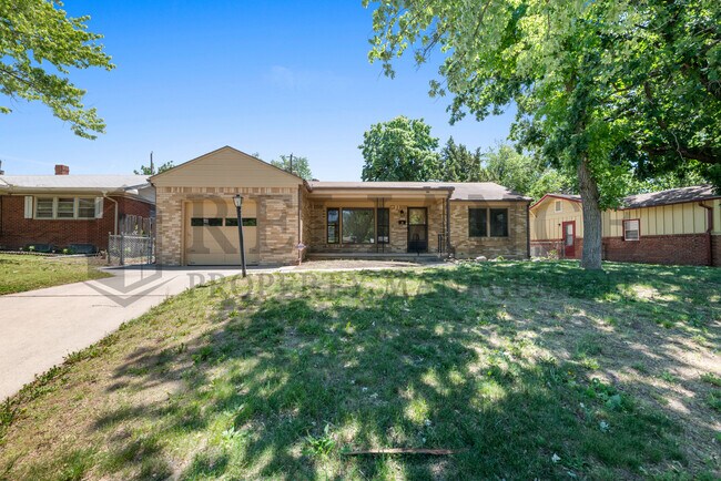 Primary Photo - 860 Fabrique St