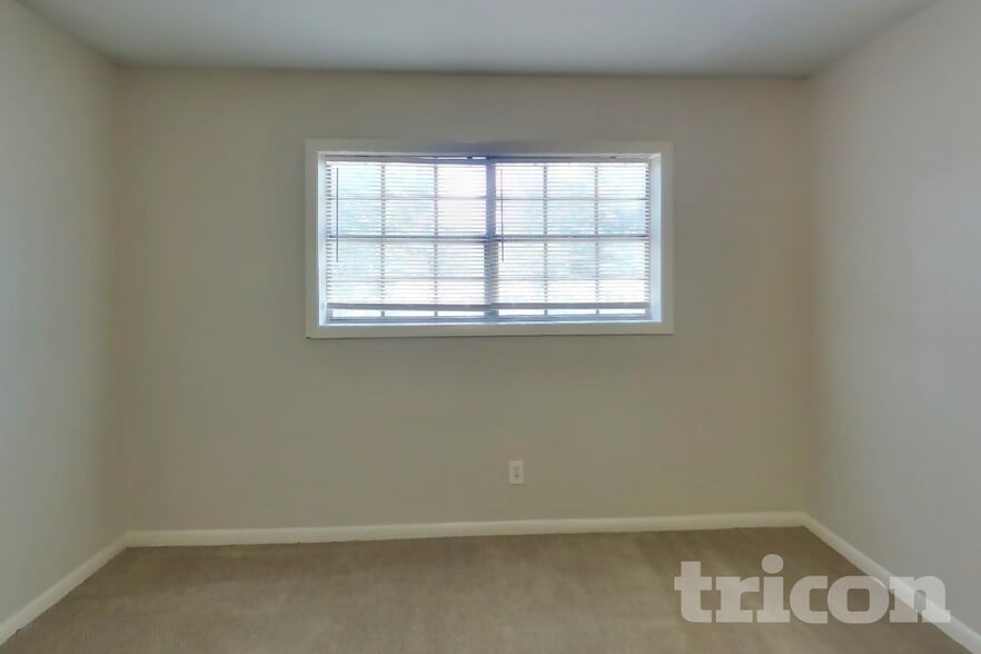 Building Photo - 2270 Emerald Castle Dr