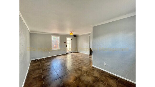 Building Photo - 2548 E 3rd St