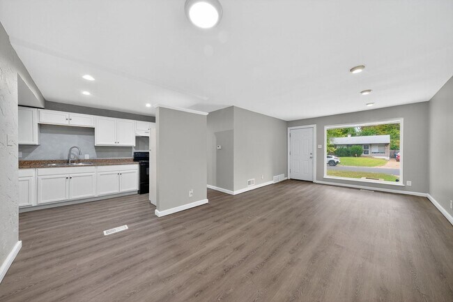 Building Photo - Section 8 Welcome