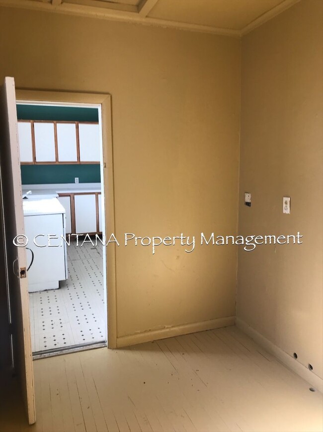 Building Photo - 2 Bedroom Home in Walkerville with a bonus room!