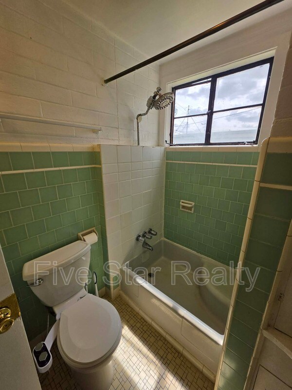 Building Photo - 112 E 13th St