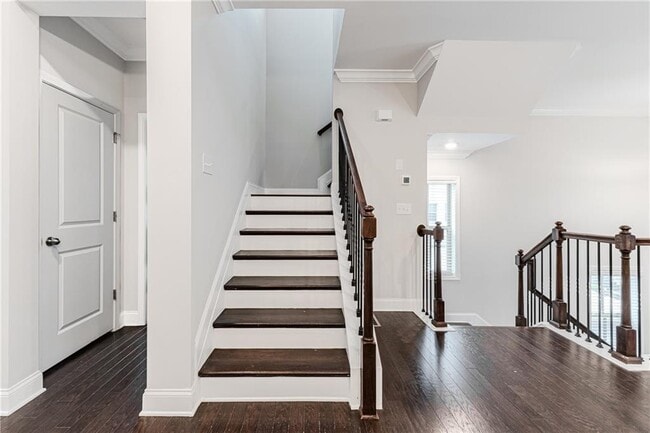 Building Photo - 3634 Via Nuova Ln