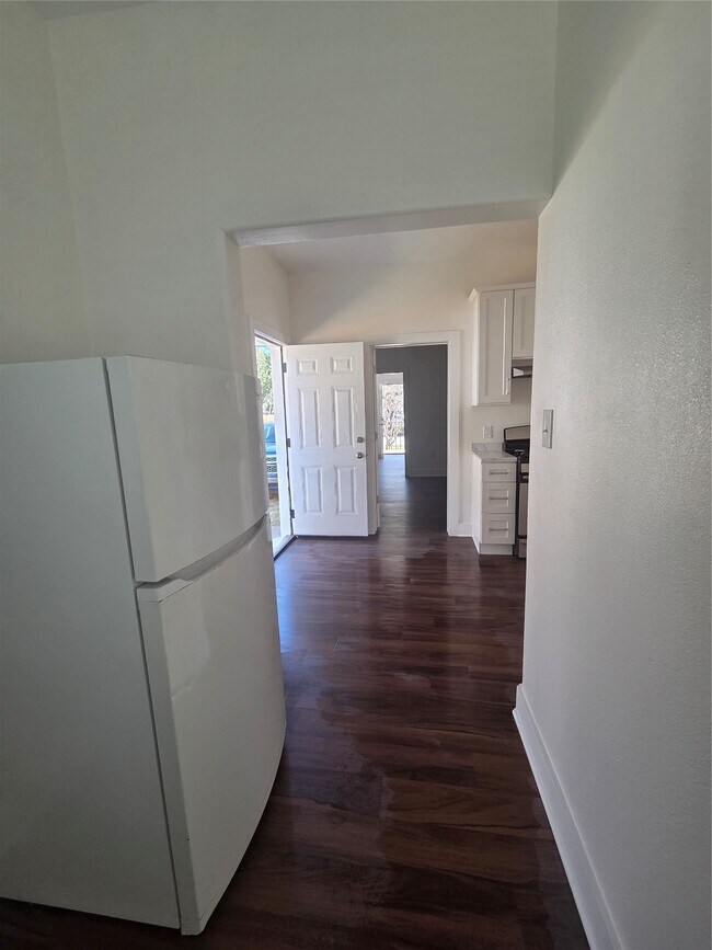 Building Photo - 131 N Maplewood St