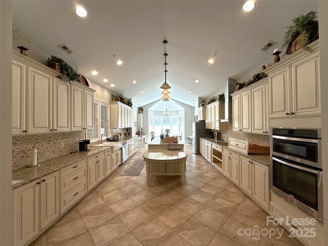 Building Photo - 14019 Thompson Rd