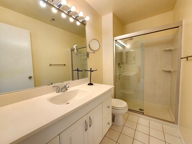 Building Photo - 1120 Woodbury Ln