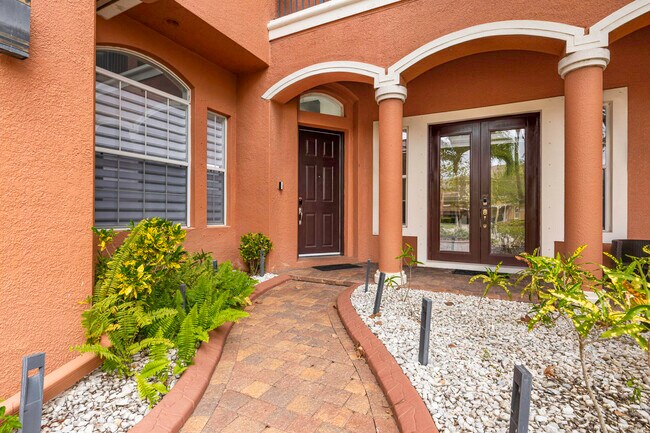 Building Photo - 658 Cresta Cir