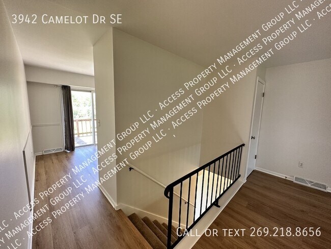 Building Photo - 3942 Camelot Dr SE