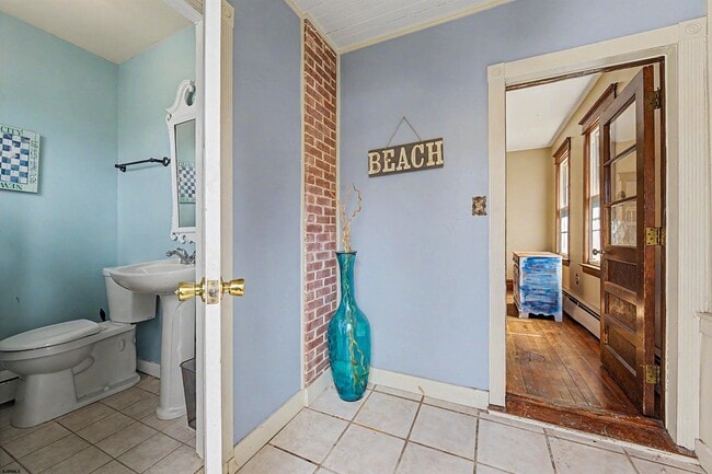 Building Photo - 615 Shore Rd